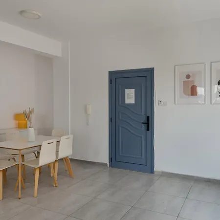 Phaedrus Living View Flat Harbour 04