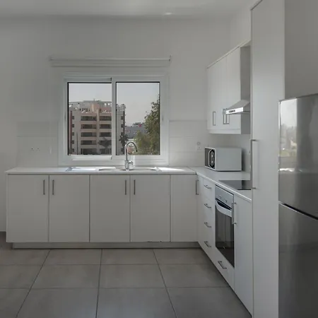 Phaedrus Living View Flat Harbour 04 *